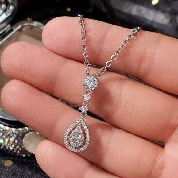 Jewelry - NEW 18k White Gold Diamond Necklace Pear Cut Waterdrop Diamond Pendant